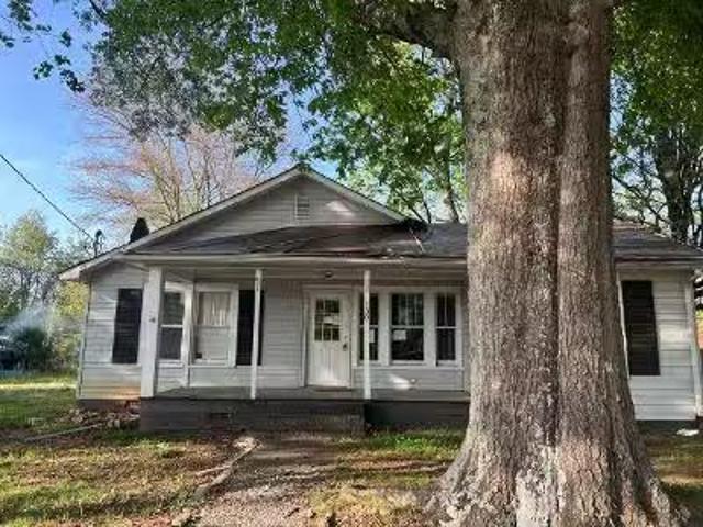 House for sale in Forest City