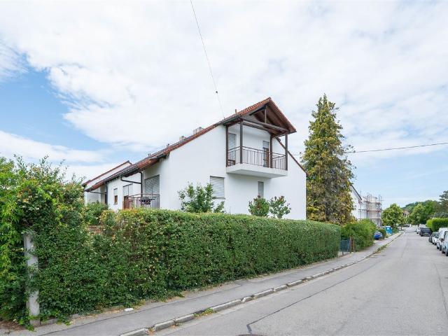 Dachgeschosswohnung kaufen in Zusmarshausen, Bayern