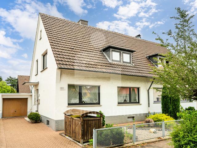 Doppelhaushälfte kaufen in Uckendorf, Niederkassel