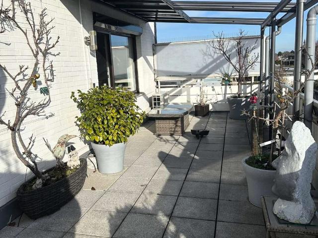 Dachgeschosswohnung kaufen in Pesch, Korschenbroich