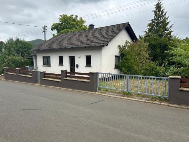 Villa kaufen in Oberstadtfeld, Landkreis Vulkaneifel