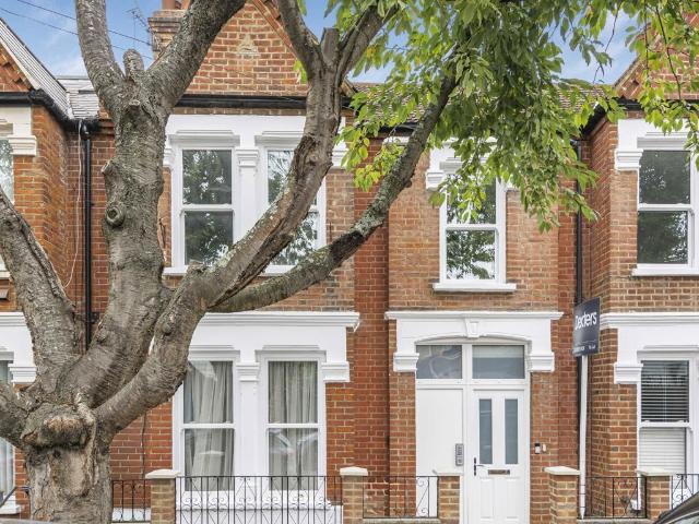 Apartment for rent in London Borough of Hounslow, Strand