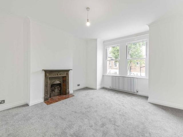 Apartment for rent in Strand-on-the-Green, Greater London