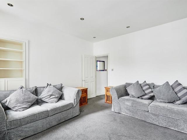 Apartment for rent in London Borough of Hounslow, Strand