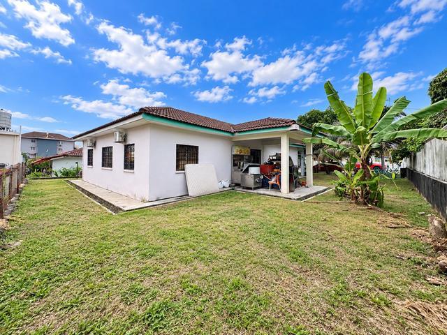 Bungalow for sale in Petaling, Subang Jaya