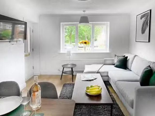 Apartment for rent in Heol-las, Surrey