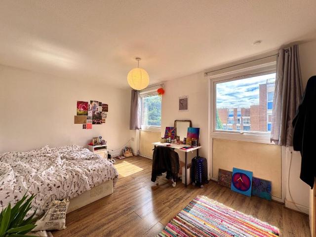 Apartment for rent in Lanfranc Estate, Mile End