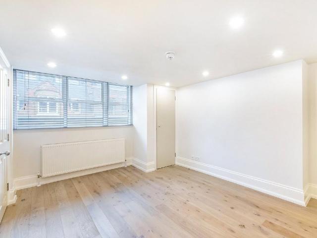 House for rent in Chinatown, Greater London