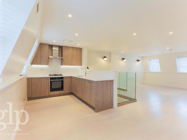 Apartment for rent in Chinatown, Greater London