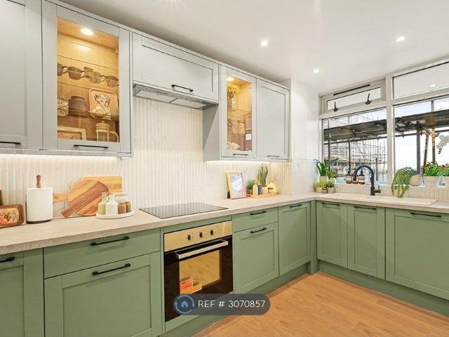 Apartment for rent in London Borough of Newham, Greater London