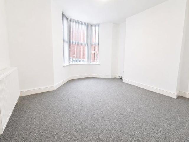 House for rent in Calderstones