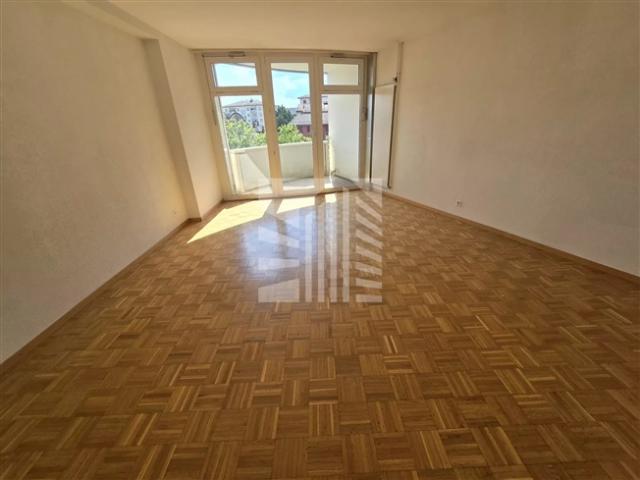 Büro mieten in Renens, Waadt