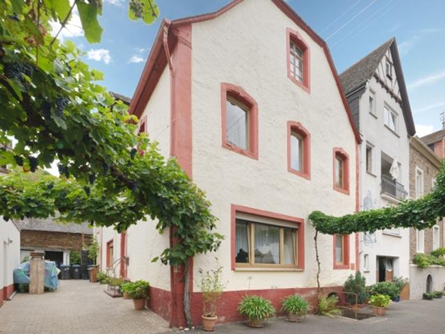 Villa kaufen in Neef, Rheinland-Pfalz