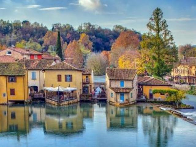 Locale Commerciale in vendita a Valeggio Sul Mincio, Veneto