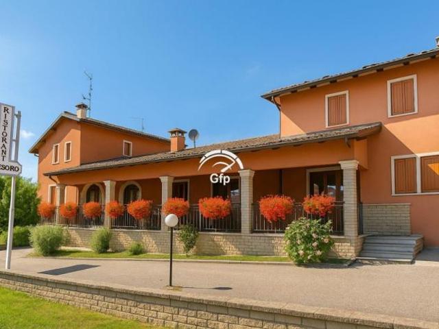 Locale Commerciale in vendita a Sant'anna D'alfaedo, Veneto