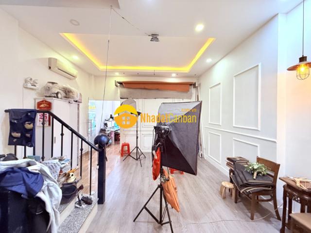 Nhà mặt phố bán