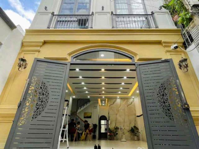 Nhà mặt phố bán