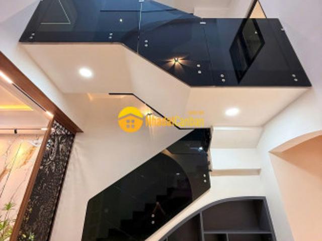 Nhà mặt phố bán