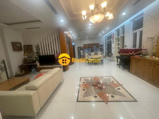 Nhà mặt phố bán
