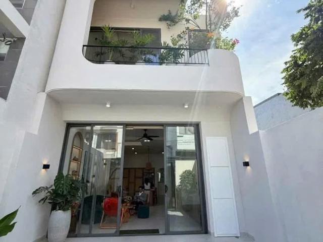 Nhà mặt phố bán