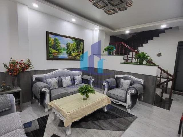 Nhà mặt phố bán