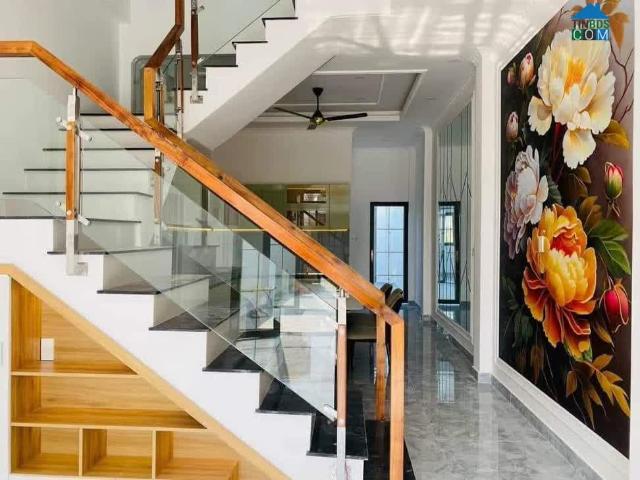 Nhà mặt phố bán