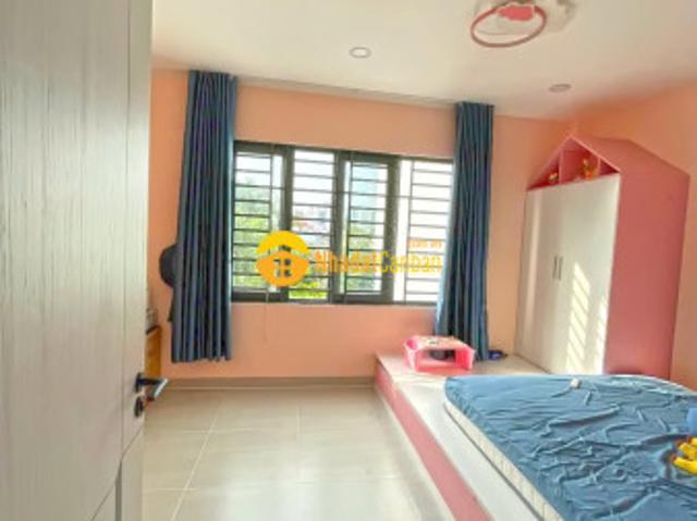 Nhà mặt phố bán