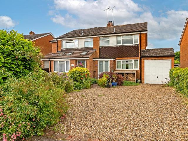 House for rent in Five Acres, Hertfordshire