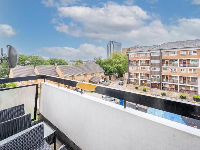 Apartment for rent in West Kensington, Greater London