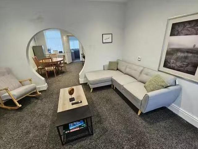 House for rent in Haughton Green, Greenheys