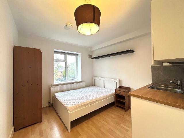 Room for rent in London Borough of Ealing, Greater London