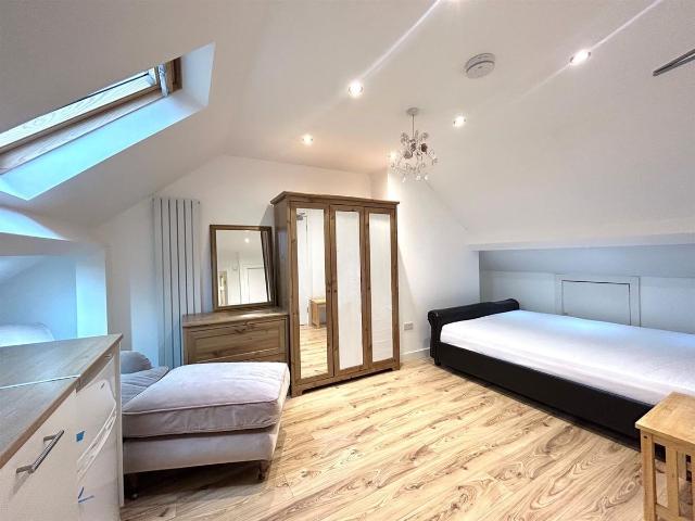 Room for rent in London Borough of Ealing, Greater London