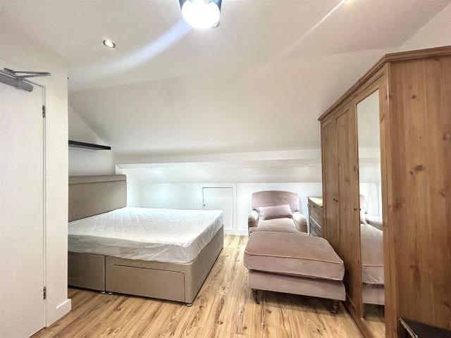 Room for rent in London Borough of Ealing, Greater London