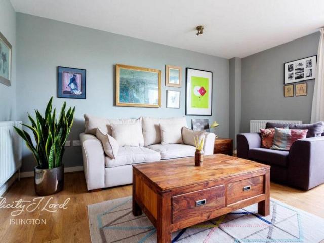 House for rent in Barnsbury, Greater London