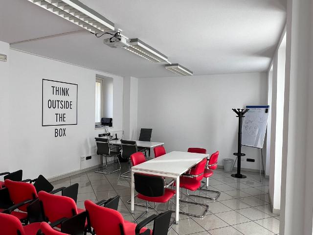 Ufficio in affitto a Cantù, Lombardia