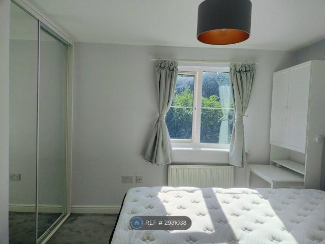 Room for rent in London Borough of Ealing, Perivale