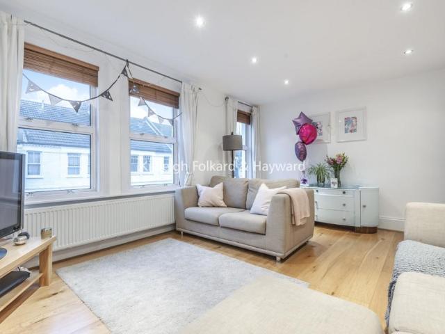 House for rent in Summerstown, Greater London