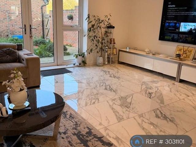 House for rent in Elm Park, Greater London