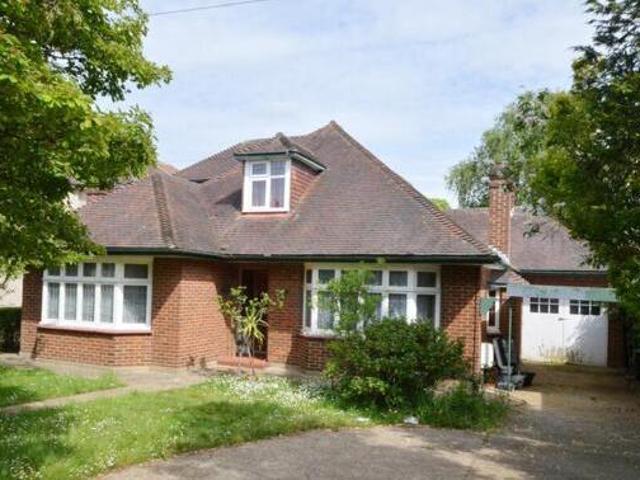 House for sale in Chessington