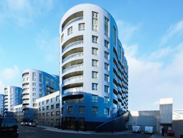 Apartment for rent in Queensland Road, Greater London