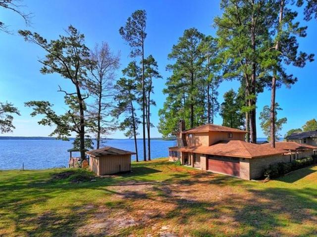 House for sale in Hemphill, Texas