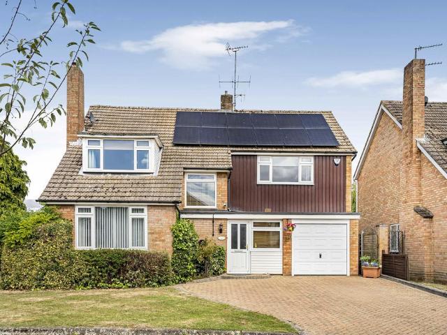 House for rent in Hatching Green, Five Acres