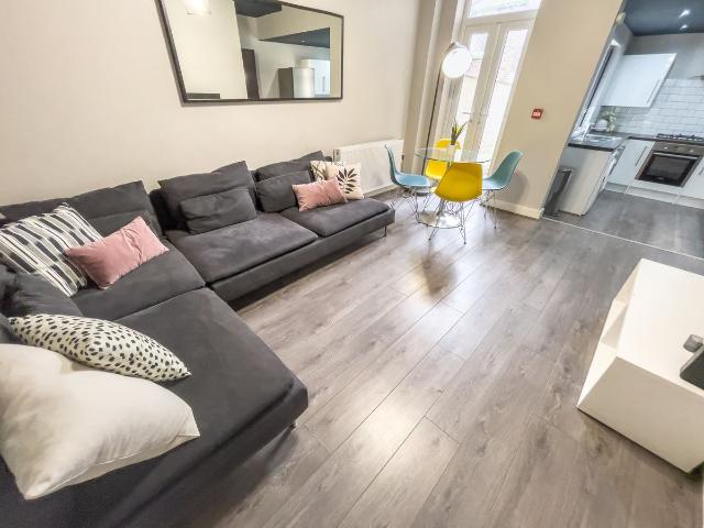 Room for rent in Kensington, Calderstones