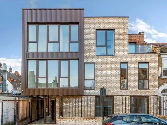 House for rent in Manor Park, Greater London