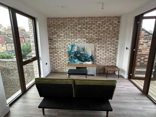 Apartment for rent in Manor Park, Greater London