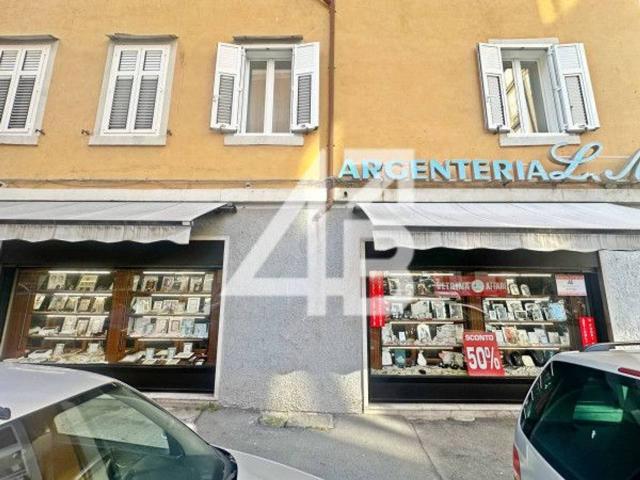 Locale Commerciale in vendita a Barriera Vecchia-San Giacomo, Villa Opicina