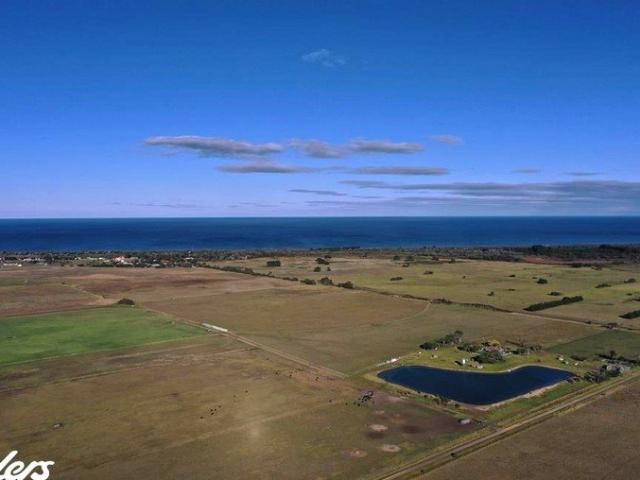 Cottage for sale in Woodside, Victoria