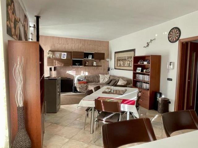 Appartamento in vendita a Azzate, Lombardia
