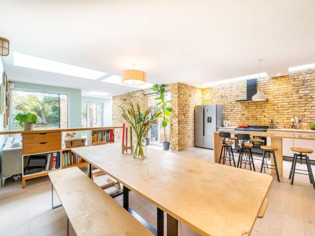 Apartment for rent in Manor Park, Greater London