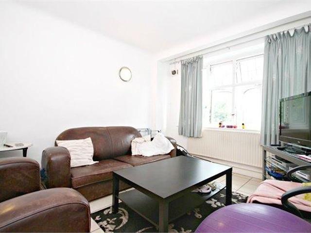 Apartment for rent in Dollis Hill, Greater London